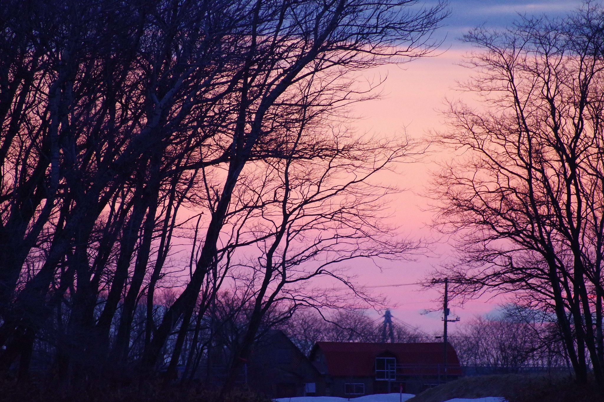 残雪のある夕景