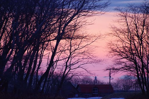 残雪のある夕景