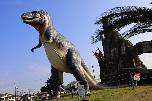 恐竜現る！