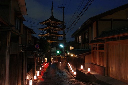 花灯路2004（八坂の塔）