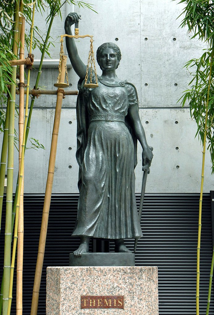 テミス像