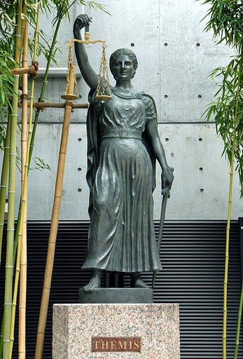 テミス像