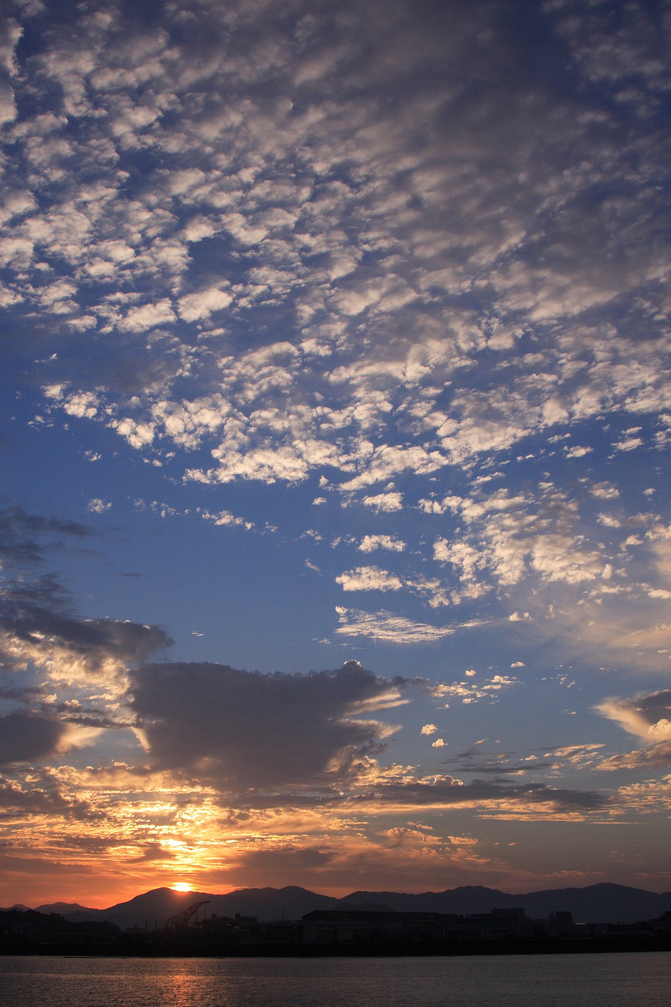 朝日と青空