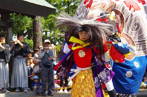 颯爽と舞う