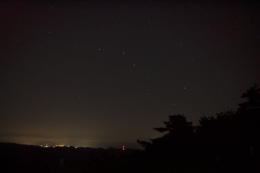 街の灯りと北斗七星