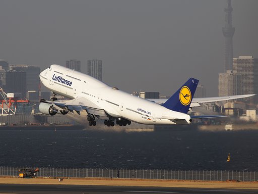 Lufthansa B747-8