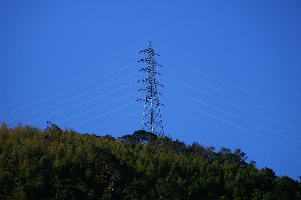 山の上の鉄塔