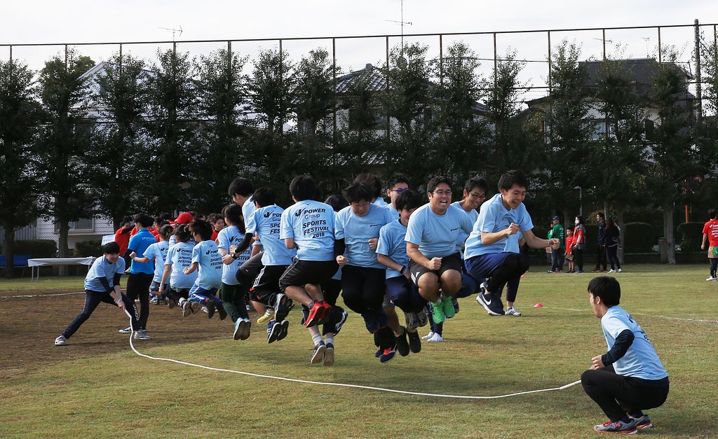 真剣に跳ぶとみんなグーを握る