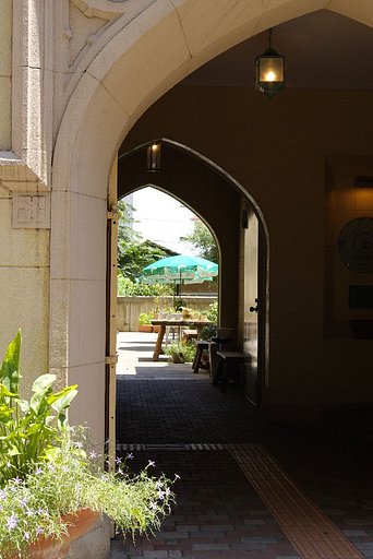 中庭への路