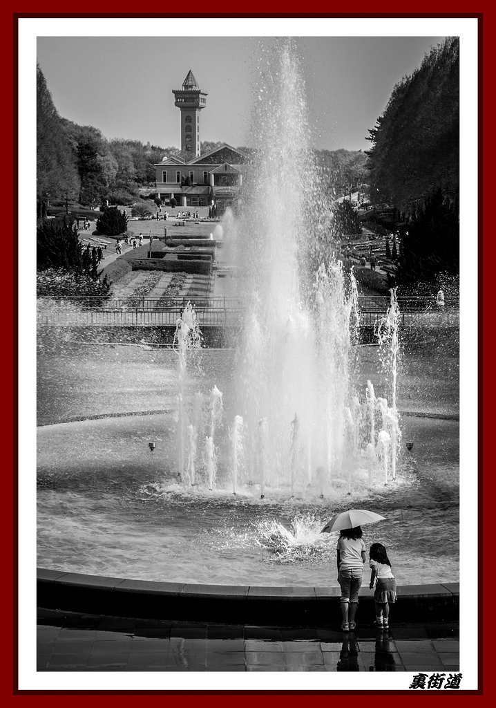 【白黒写真】公園の姉妹
