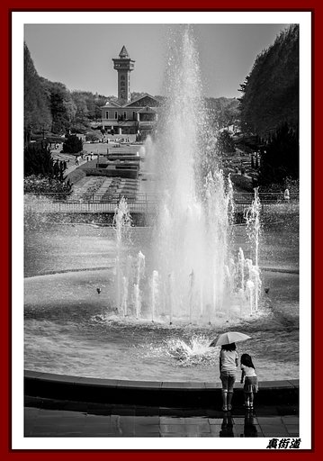 【白黒写真】公園の姉妹