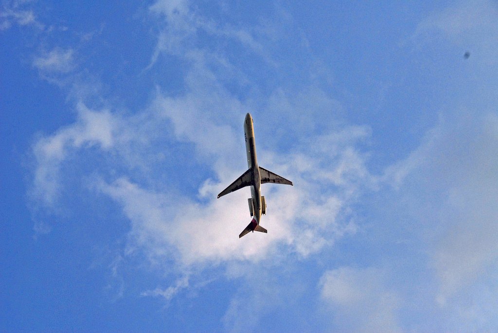 ✈