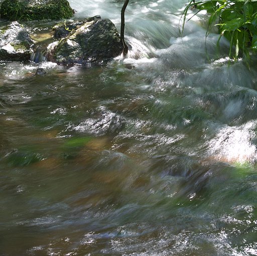 涼しい水音