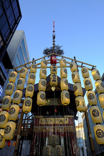 四条通　灯ともし頃