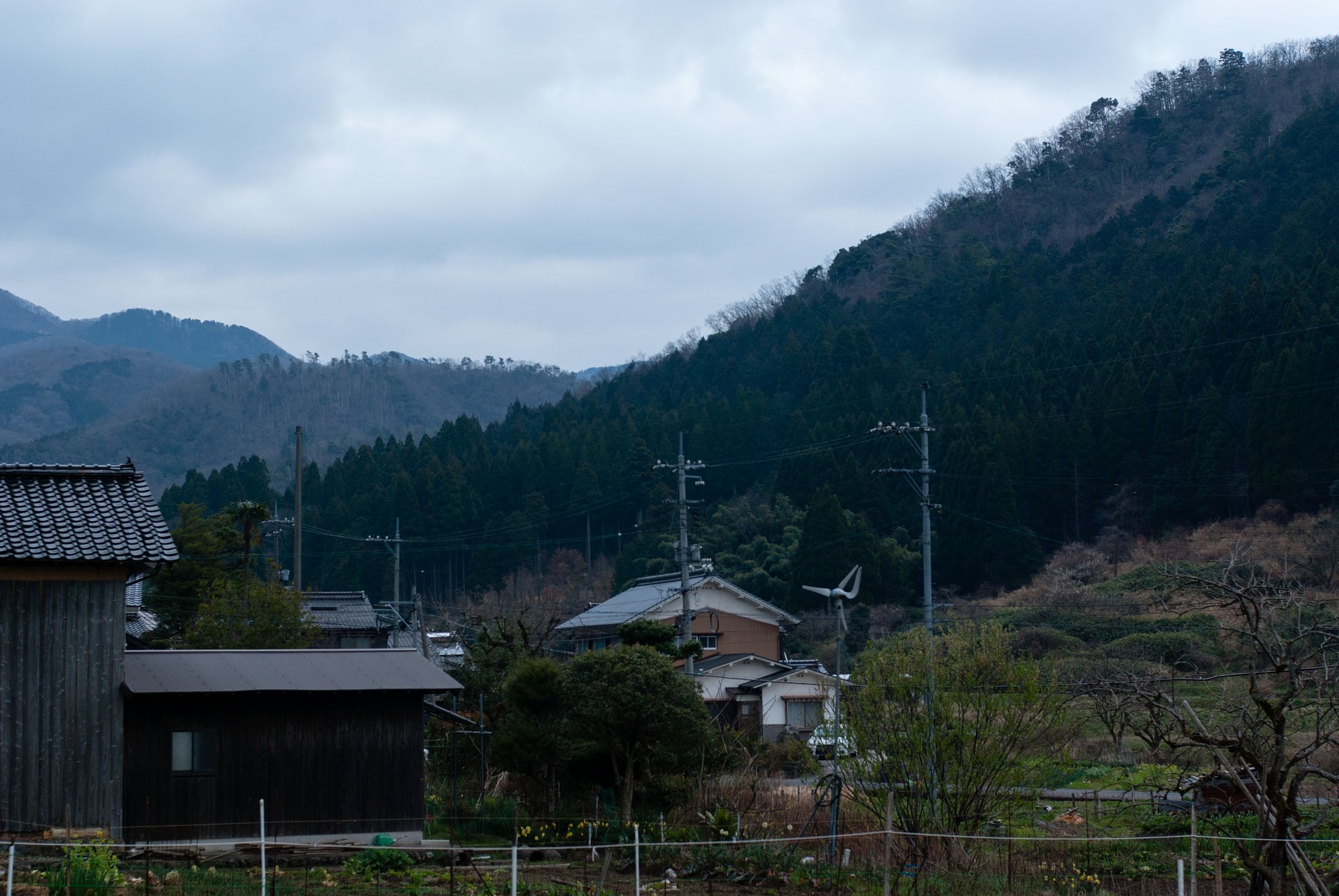 家のしもは曇り空
