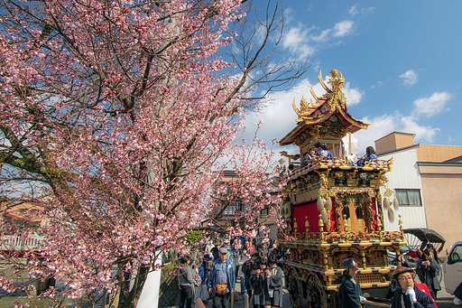 【花のある風景】春の高山祭にて