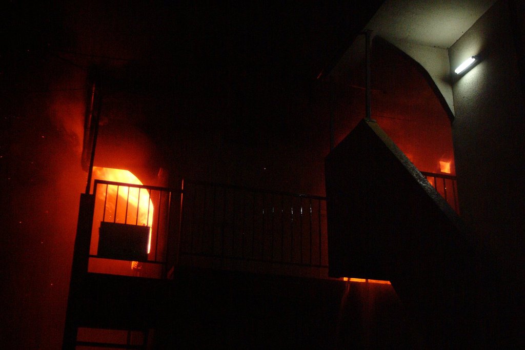 昨夜、隣が燃えました T.T