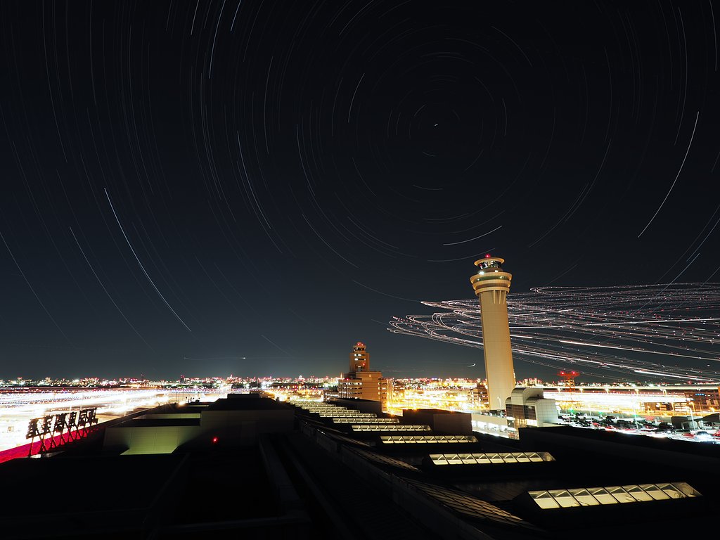 羽田空港・新旧タワーと北極星