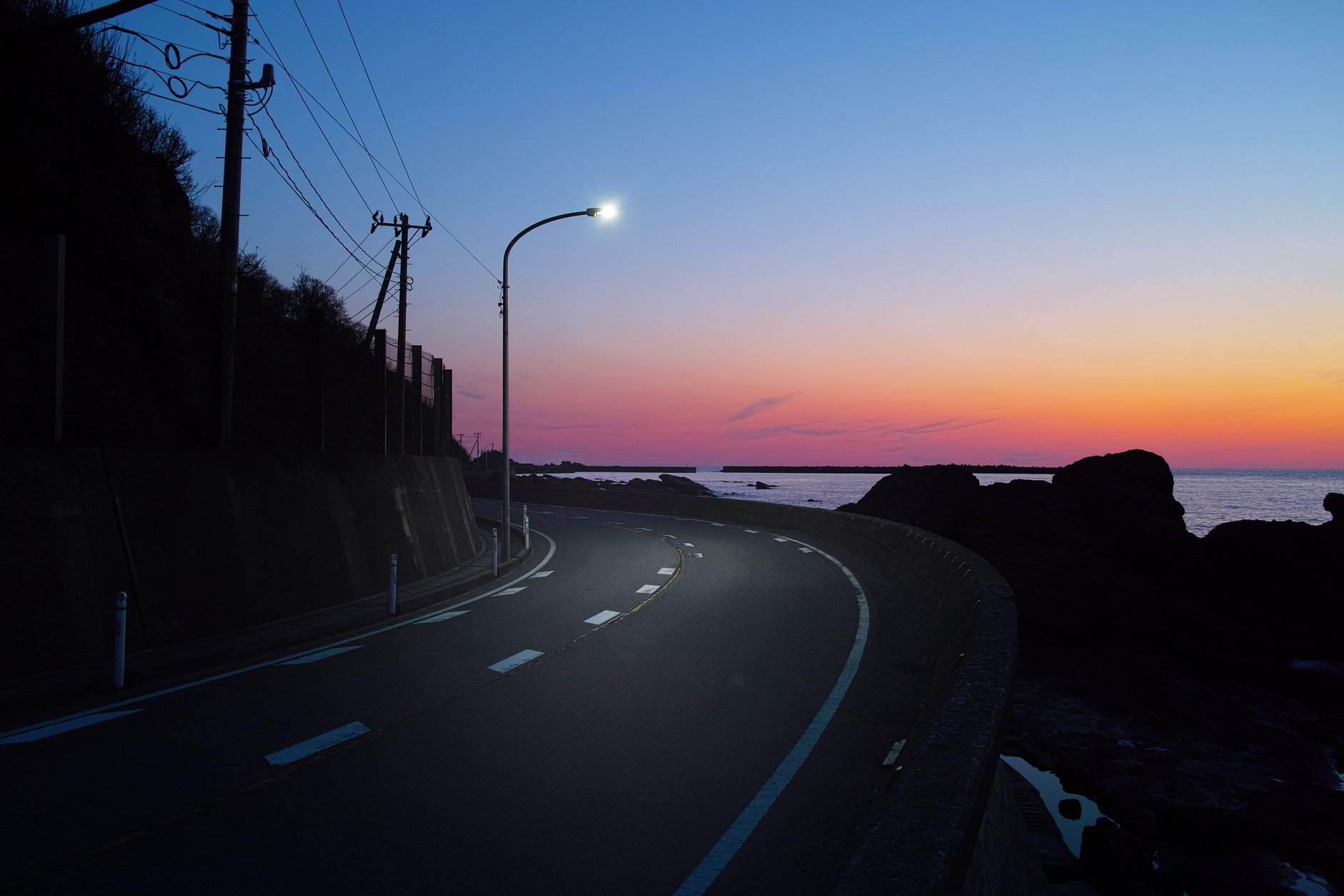 海沿いのカーブ