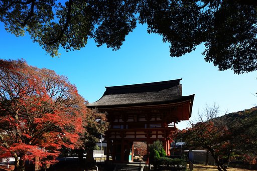 滝山寺山門