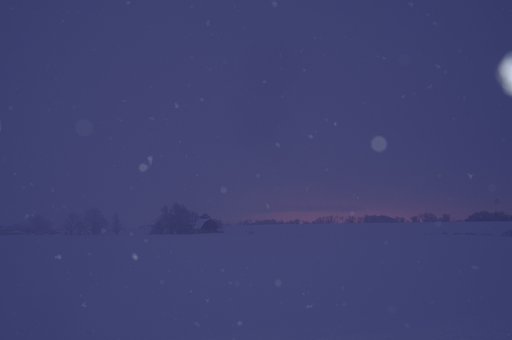 雪がちらつく朝