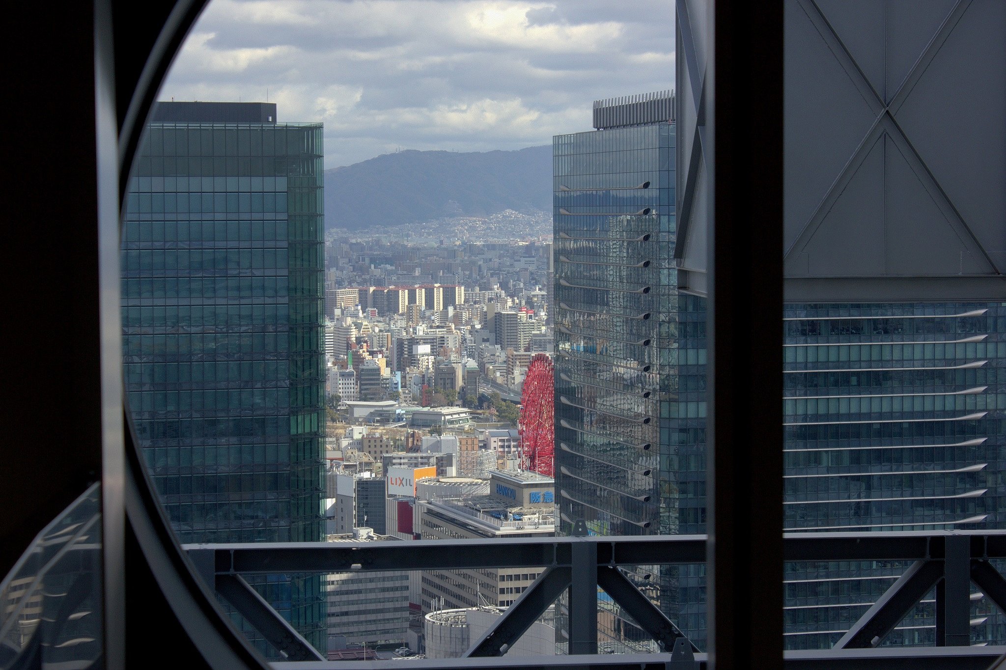 【どこでも空】ビルの狭間