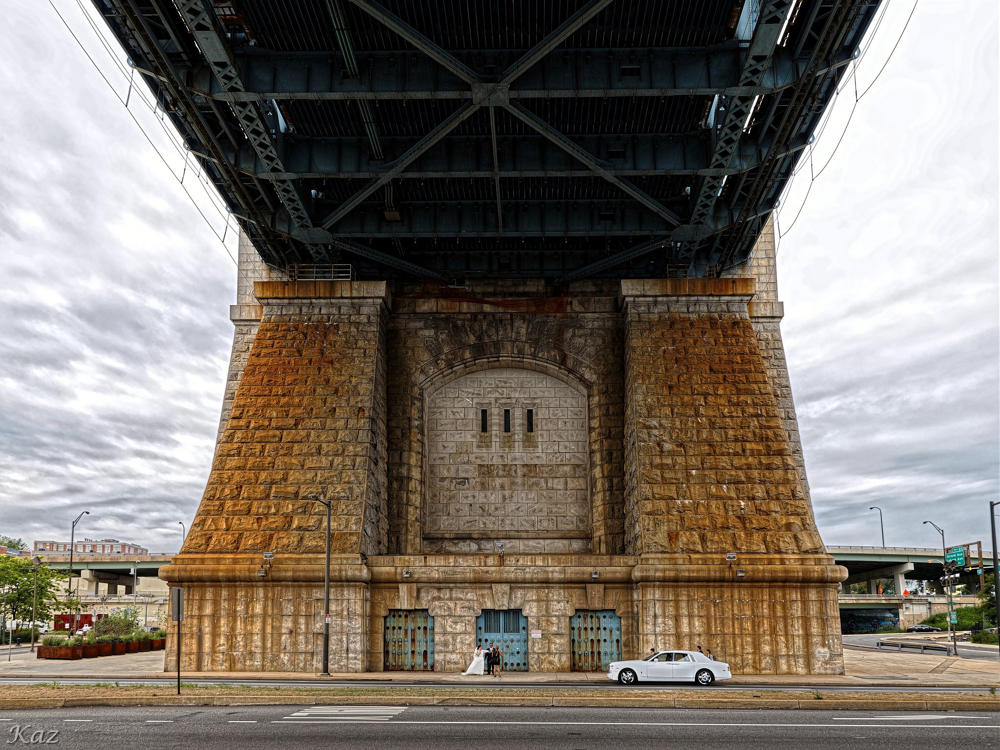 Wedding Photoshoot under Benjamin Franklin Bridge