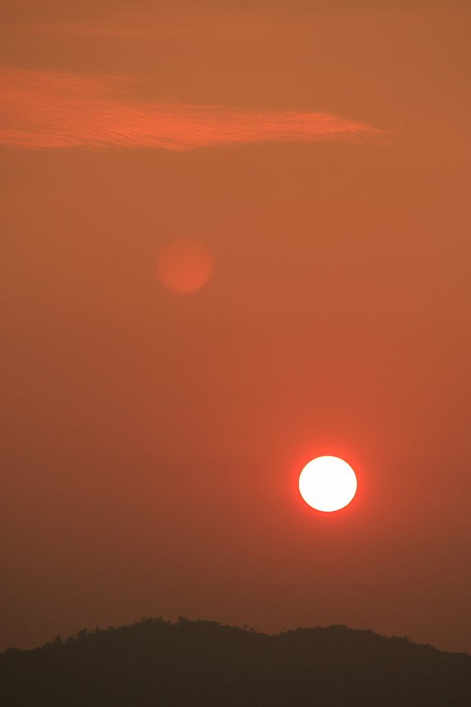 「円」朝日が昇る