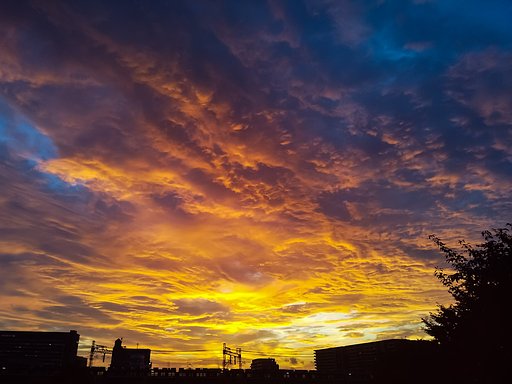 【夏】連日猛暑の夕暮れ