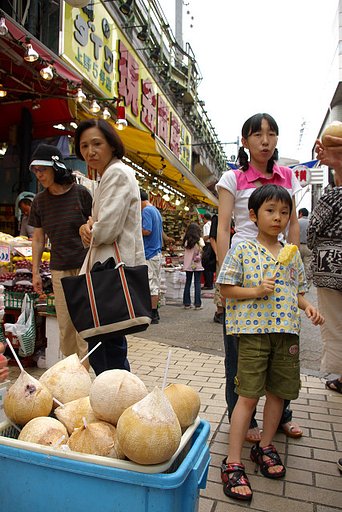 はい、200円ね。