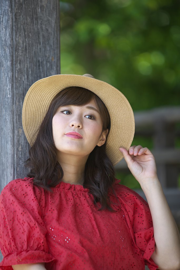 ストローハットの女