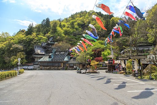 鯉のぼりが泳ぐ岩国