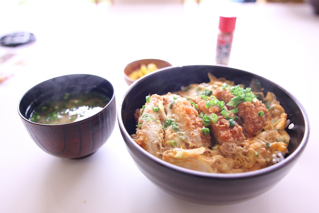 カツ丼のある風景