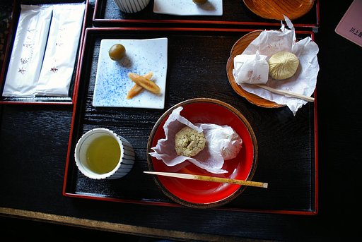 【円】栗粉餅と栗きんとん