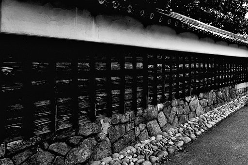 瓦屋根付き板塀