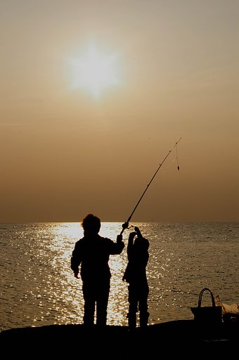 ママ、こーんなの釣ってね！