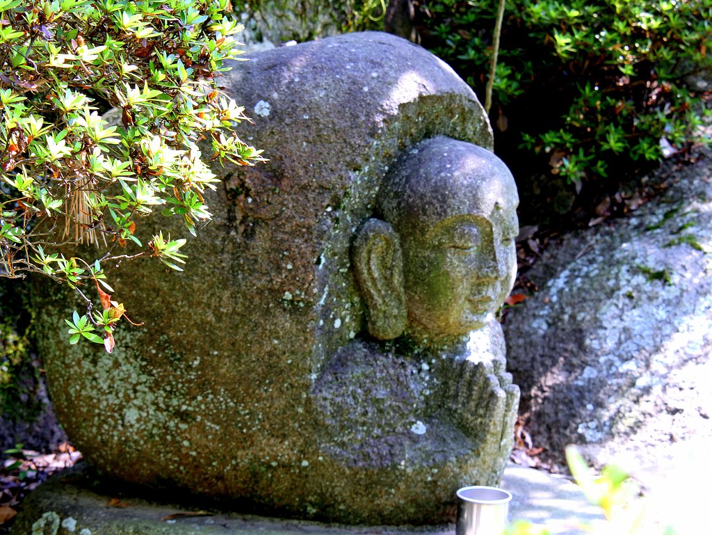 小さな摩崖仏　２