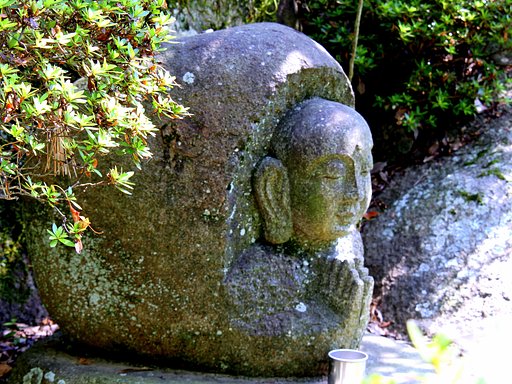 小さな摩崖仏　２