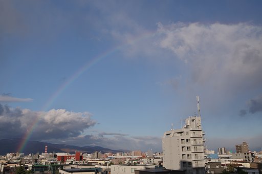 朝の虹