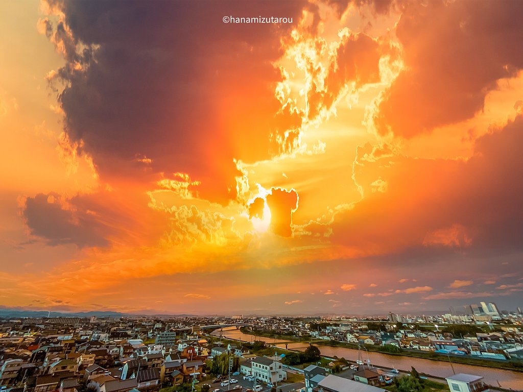燃えあがる夕焼け
