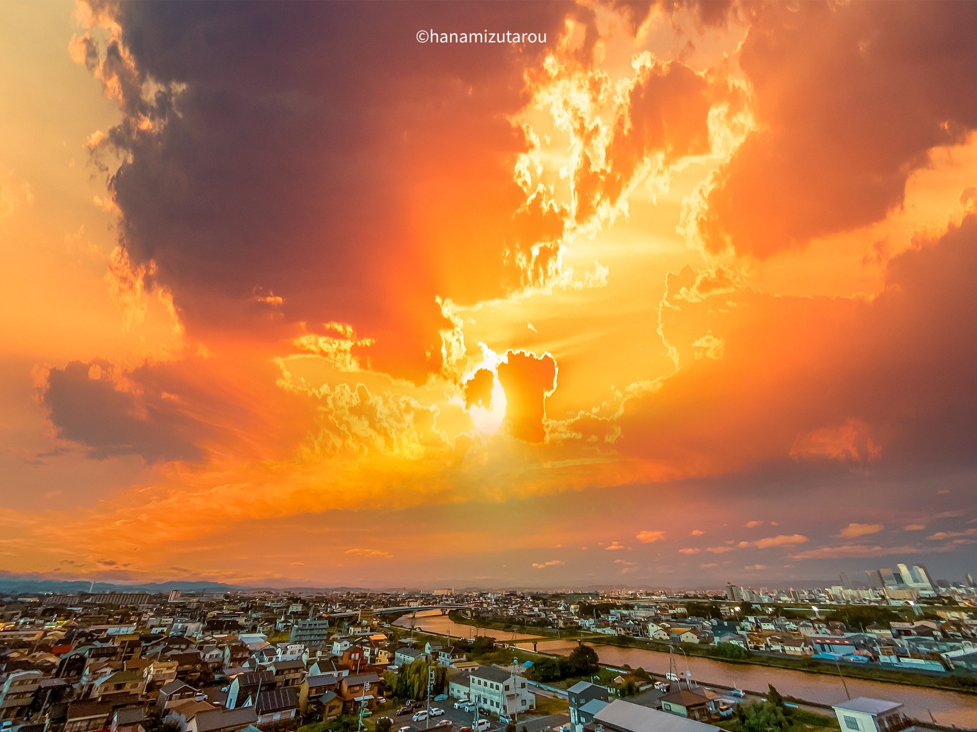 燃えあがる夕焼け