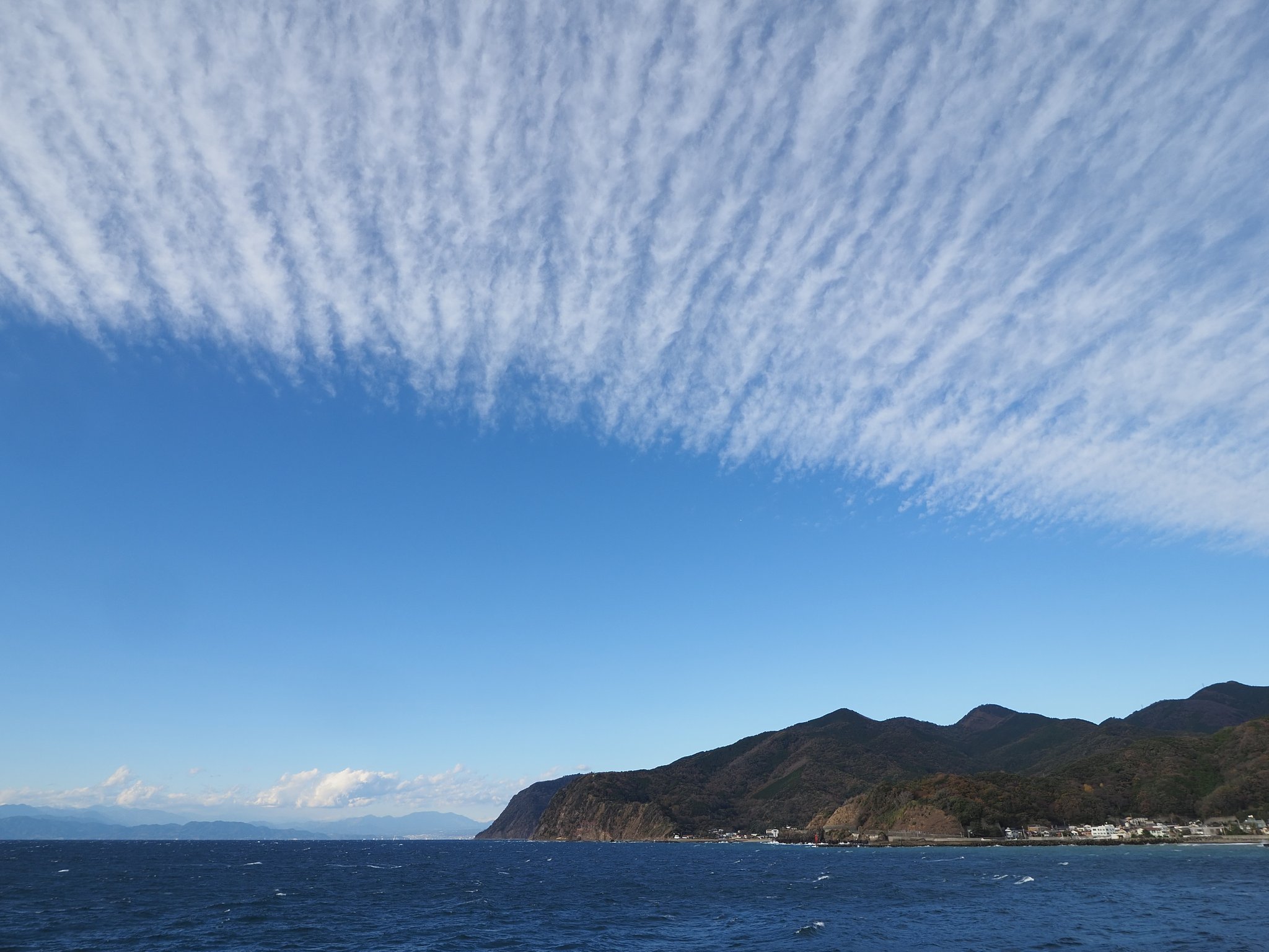 駿河湾に大屋根