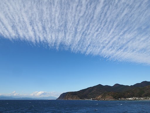 駿河湾に大屋根