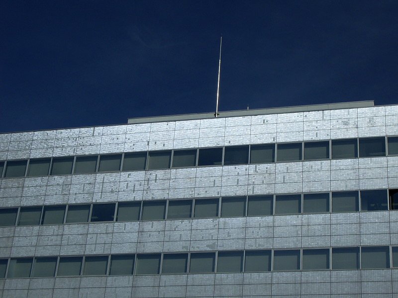 銀色のビル