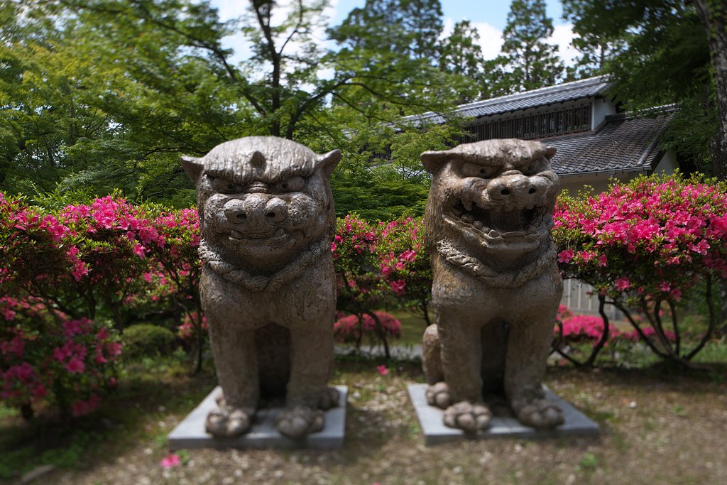 陶磁の狛犬・阿吽