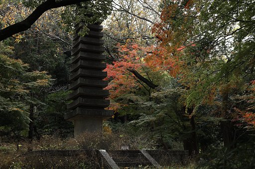 十三重石塔