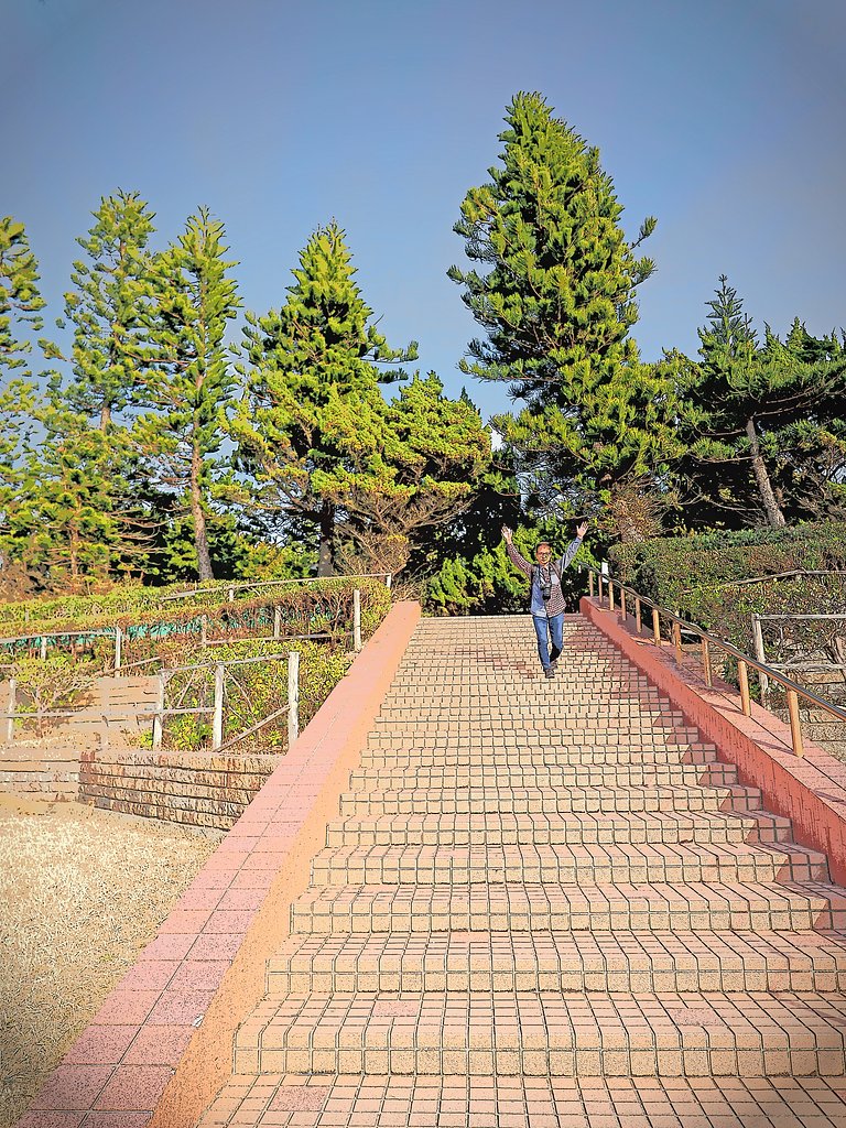 坂のある風景～Glico(野島崎灯台)～