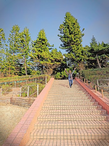 坂のある風景～Glico(野島崎灯台)～