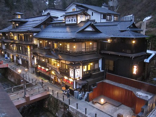 銀山温泉