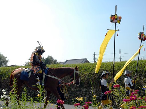 騎馬武者がゆく（布留まつりにて）